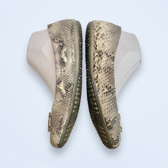 Stuart Weitzman Lucid Snakeskin Ballet Flats Pewter Gilt Python SZ 8.5 $315 - Picture 9 of 12